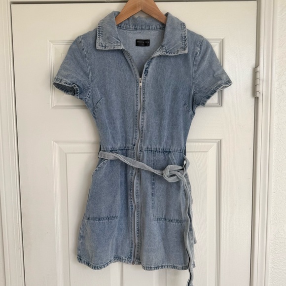 Whitefox Misbehave Denim Jean Mini Dress With Belt Light Blue XS - Picture 2 of 5